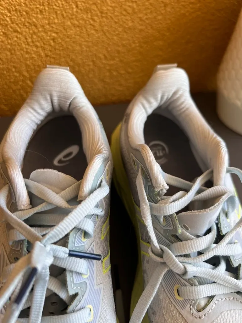 Used Asics Running Shoes bike — image 4 of 10