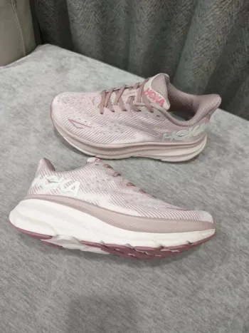Rose Hoka Schuhe Rosa Größe 42 Running Shoes d'occasion