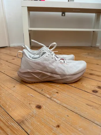 Used Asics Novablast 5 Running Shoes