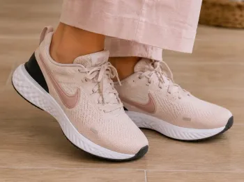 Used White Revolution 6 Running Shoes