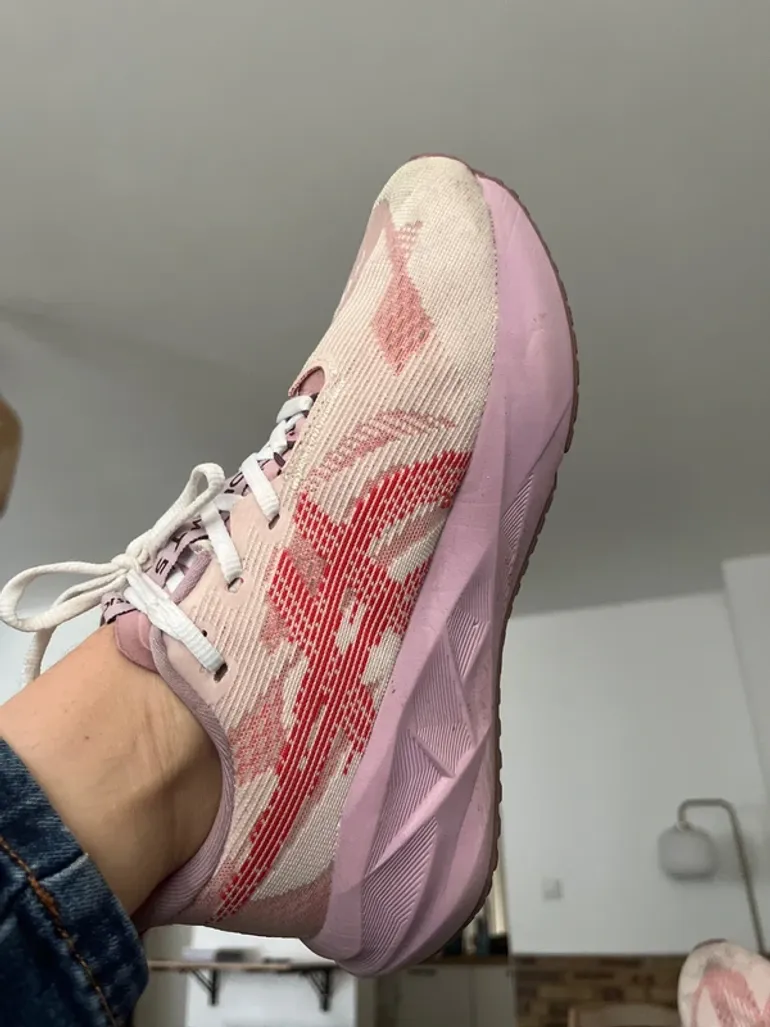 Použité Asics Novablast 5 bike — obrázek 2 z 6
