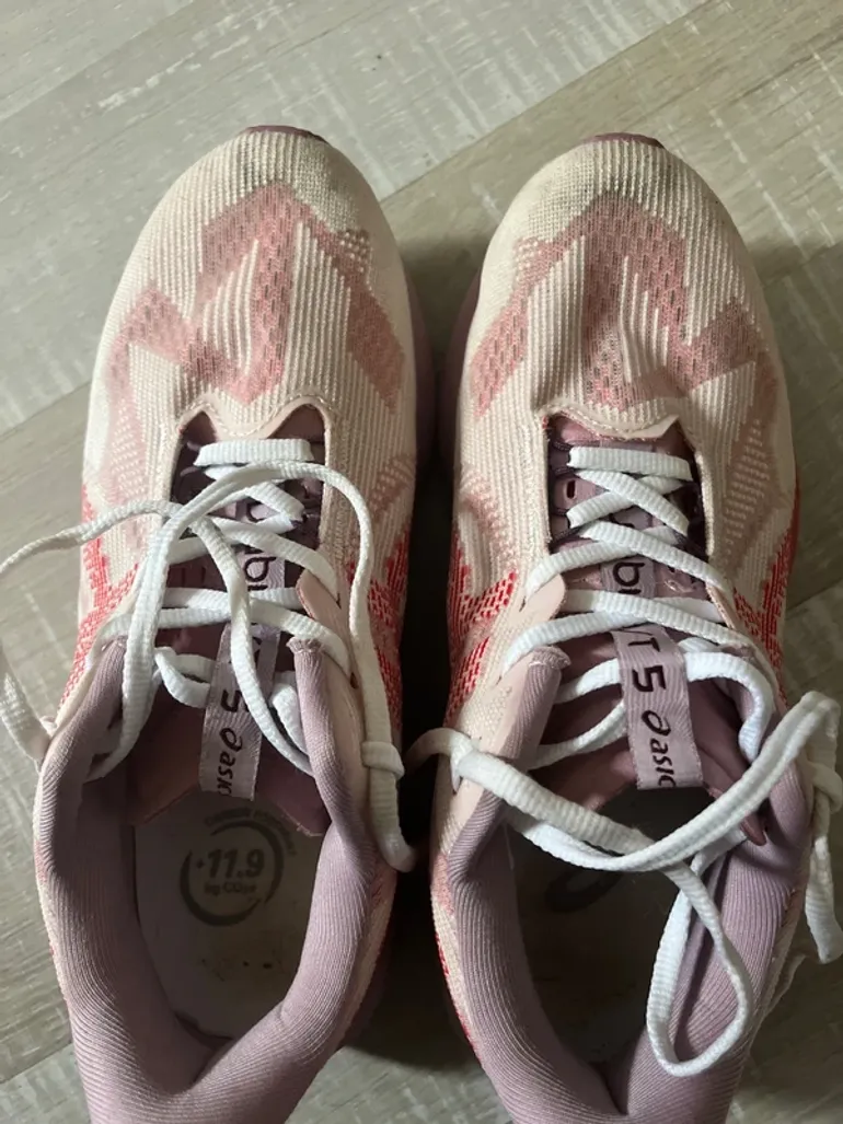Použité Asics Novablast 5 bike — obrázek 5 z 6