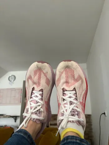 Použité Asics Novablast 5 Running Shoes