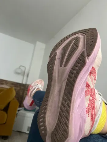 Použité Asics Novablast 5 bike — obrázek 4 z 6