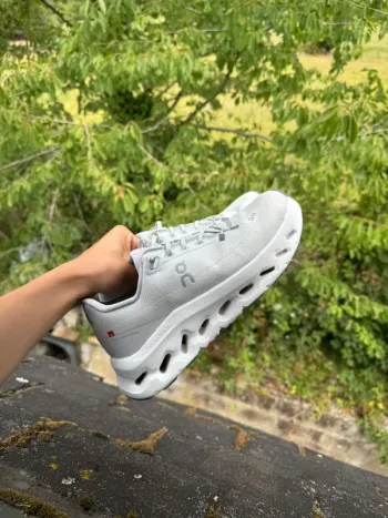 On Running On Shoes Running Shoes d'occasion