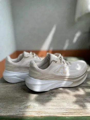 New Balance Fresh Foam X More v6 bike usato — immagine 4 di 9