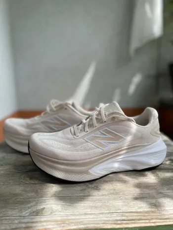 New Balance Fresh Foam X More v6 bike usato — immagine 6 di 9