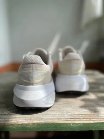 New Balance Fresh Foam X More v6 bike usato — immagine 5 di 9