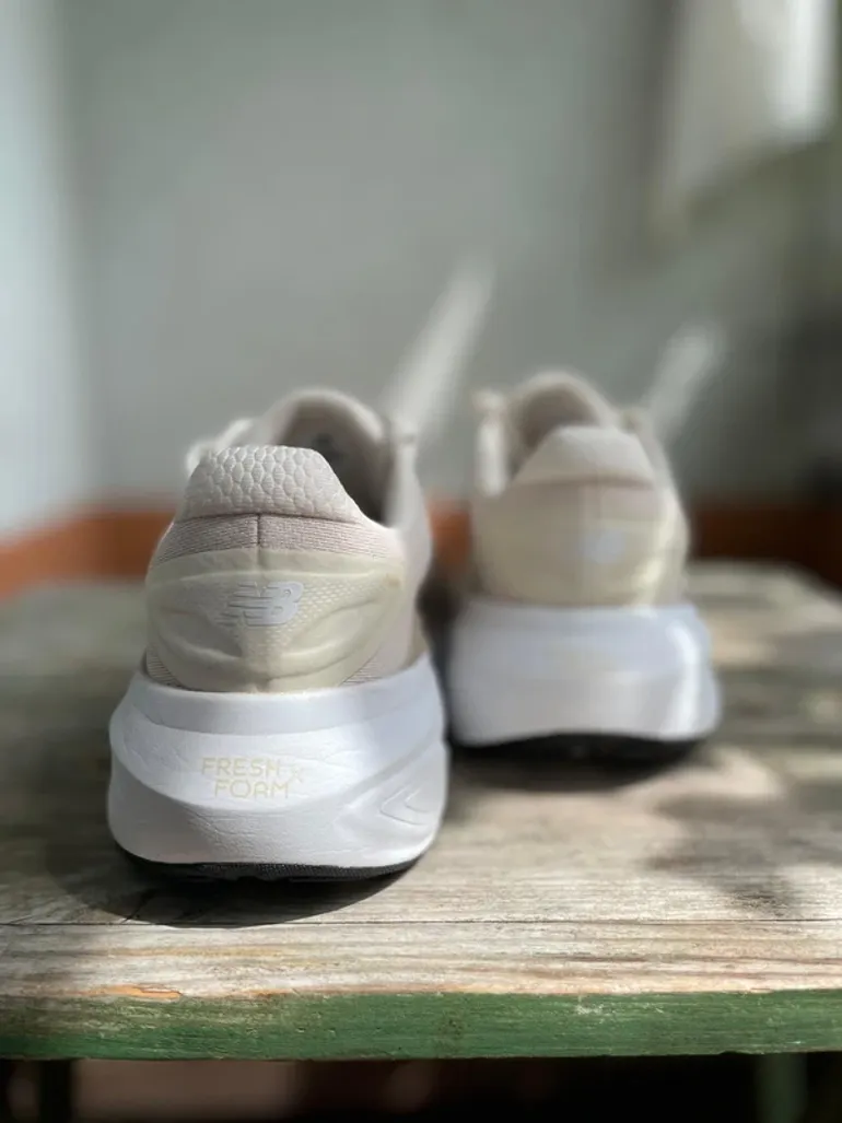New Balance Fresh Foam X More v6 bike usato — immagine 5 di 9