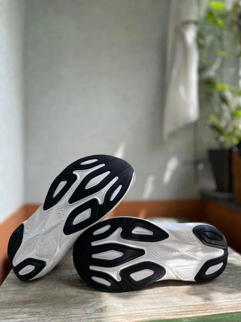 New Balance Fresh Foam X More v6 bike usato — immagine 7 di 9