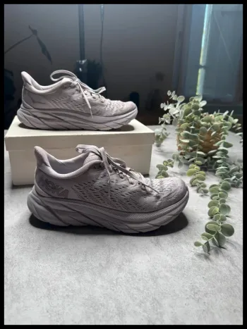 Used Hoka Clifton 8 Running Shoes
