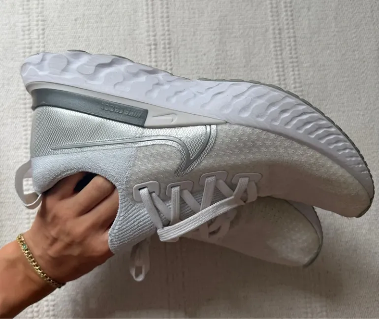 Used Nike React Infinity Run Flyknit bike — image 5 of 6