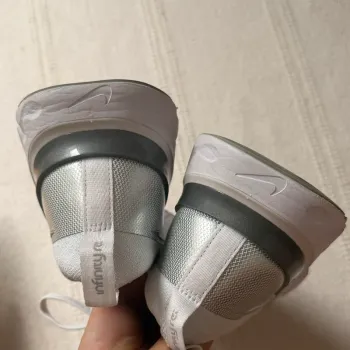 Used Nike React Infinity Run Flyknit bike — image 6 of 6