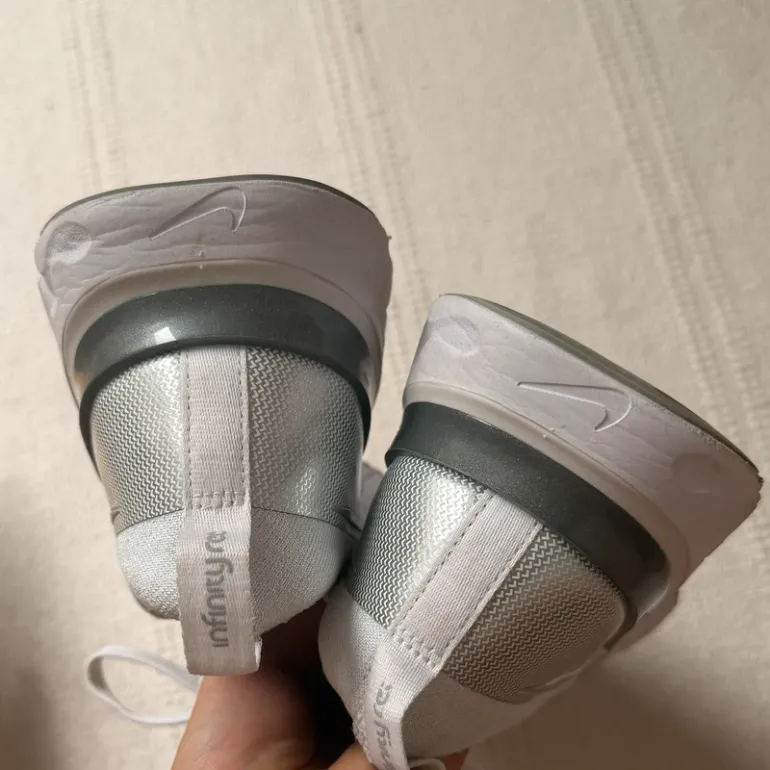 Used Nike React Infinity Run Flyknit bike — image 6 of 6