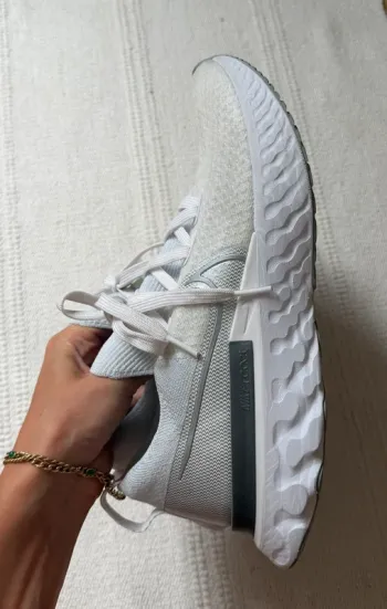 Used Nike React Infinity Run Flyknit bike — image 4 of 6