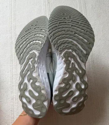 Used Nike React Infinity Run Flyknit bike — image 3 of 6