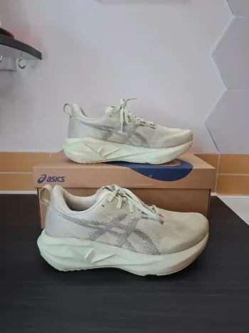 Tweedehands Asics Novablast 5 Running Shoes