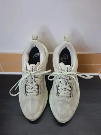 Použité Asics Novablast 5 bike — obrázek 2 z 13