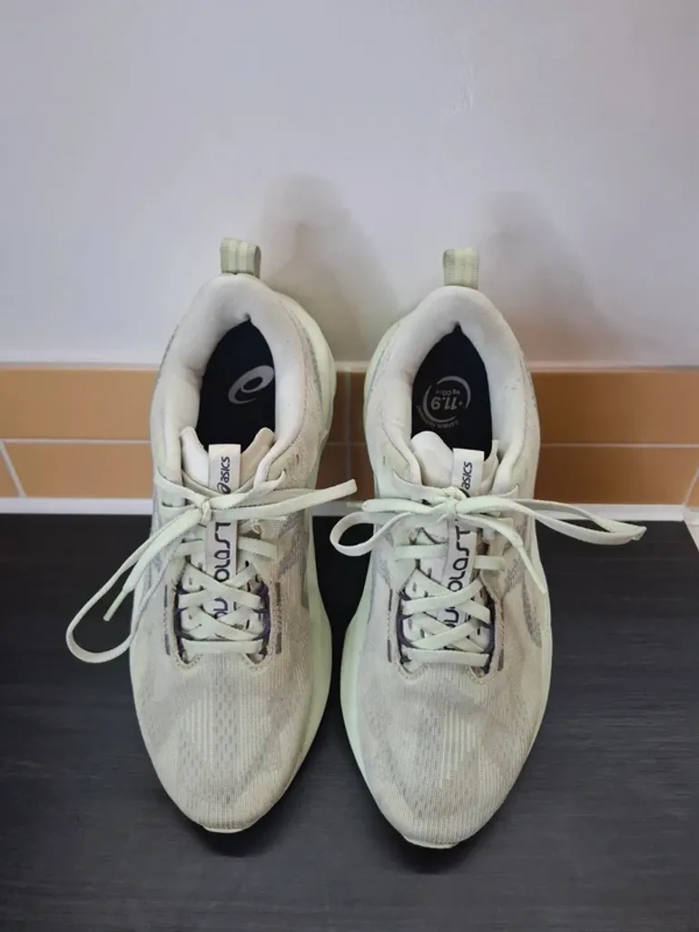 Použité Asics Novablast 5 bike — obrázek 2 z 13