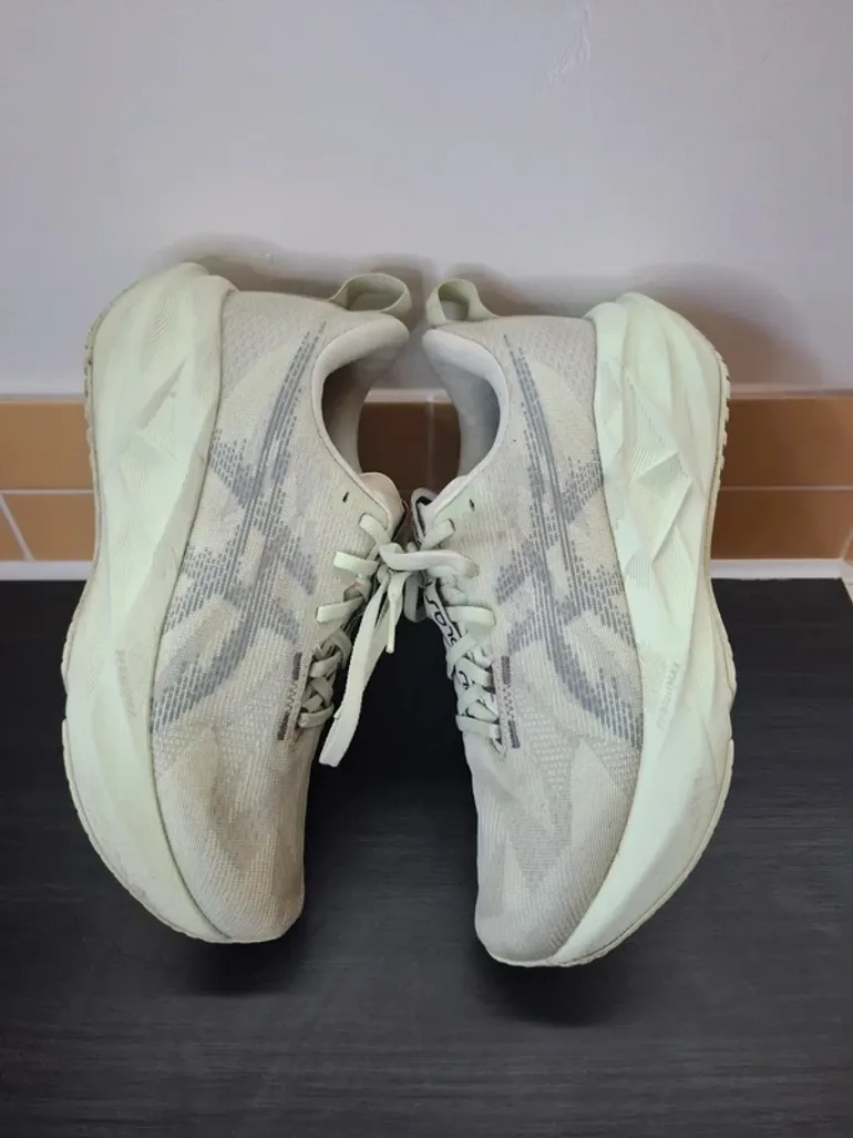 Použité Asics Novablast 5 bike — obrázek 3 z 13