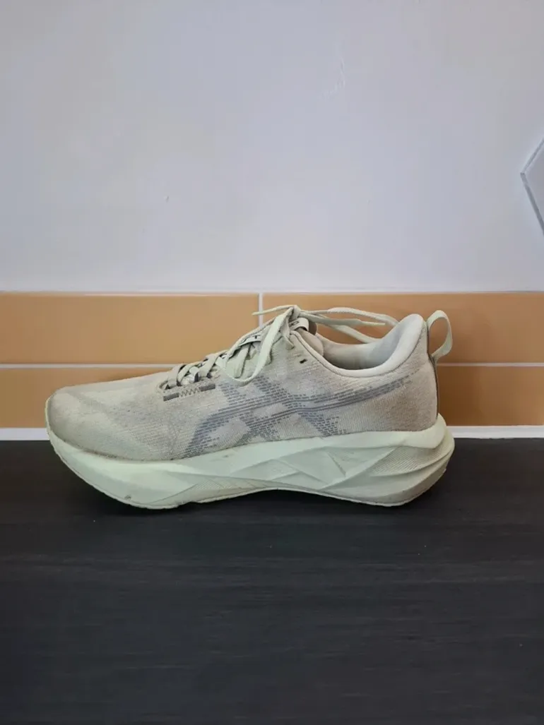 Použité Asics Novablast 5 bike — obrázek 8 z 13