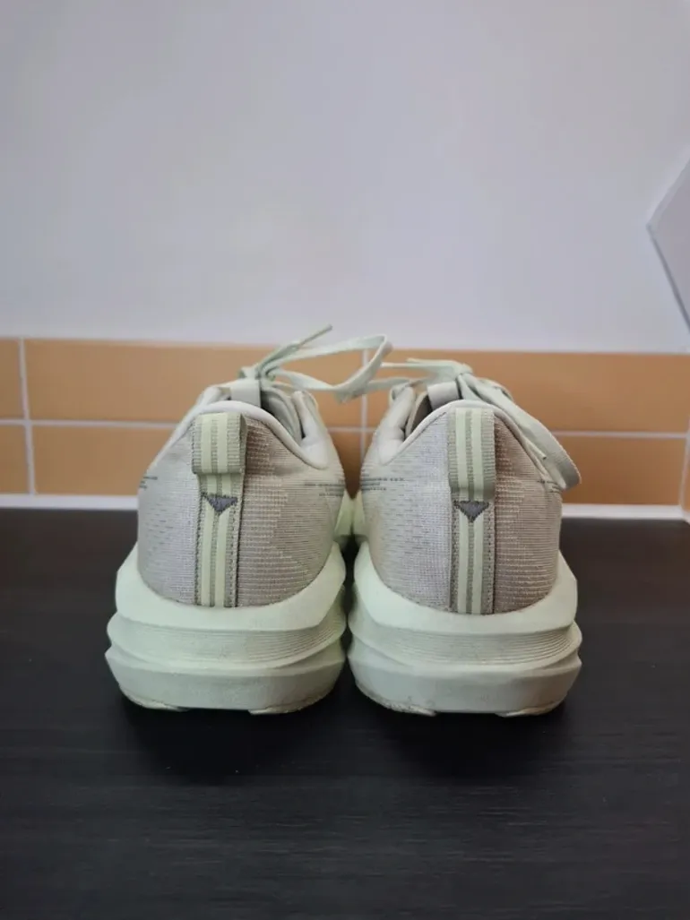 Použité Asics Novablast 5 bike — obrázek 11 z 13