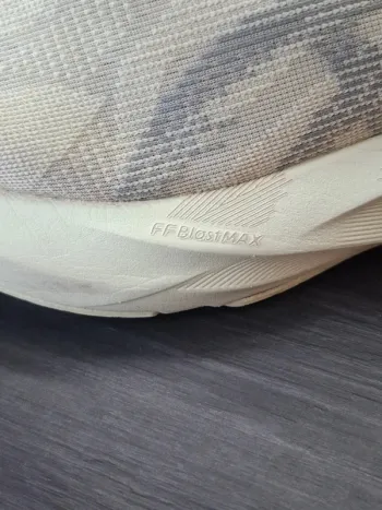 Použité Asics Novablast 5 bike — obrázek 13 z 13