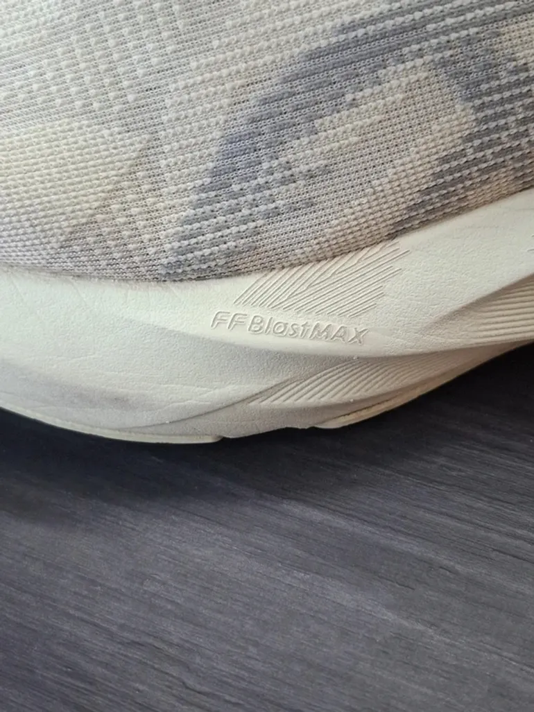 Použité Asics Novablast 5 bike — obrázek 13 z 13