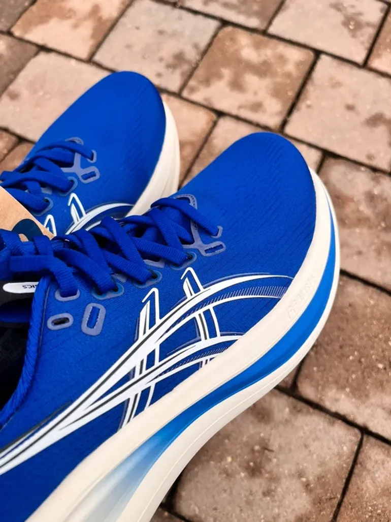 Used Asics Nimbus 28 bike — image 3 of 8