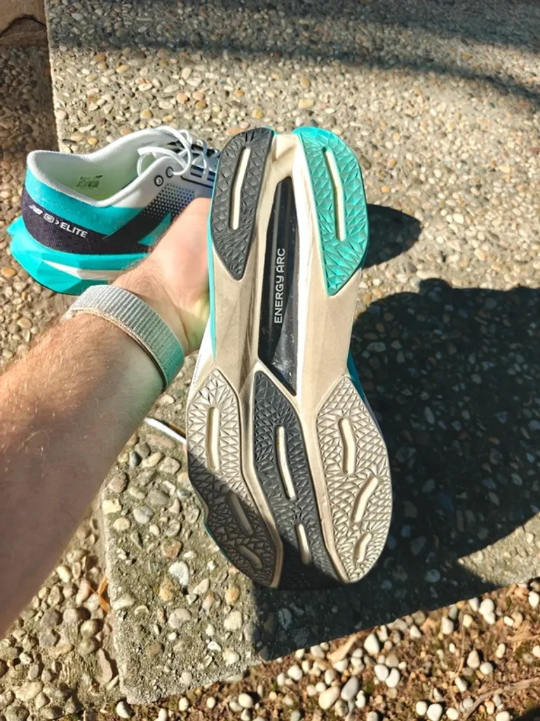 Used New Balance FuelCell SuperComp Elite v4 bike — image 7 of 10