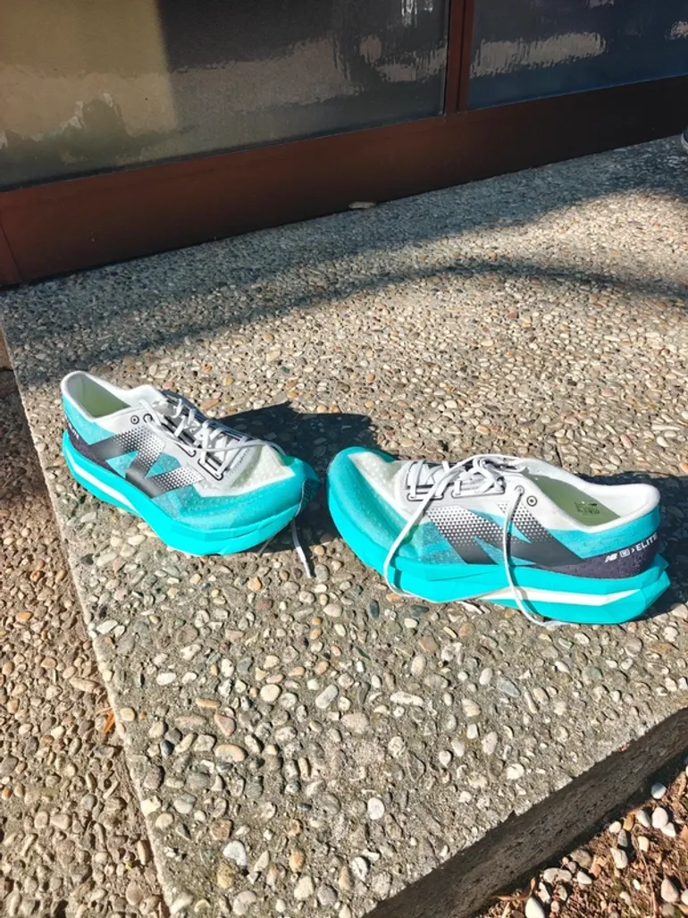 Used New Balance FuelCell SuperComp Elite v4 bike — image 5 of 10