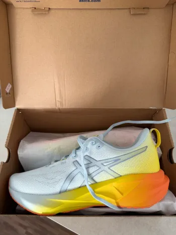 Tweedehands Asics Novablast 5 Running Shoes