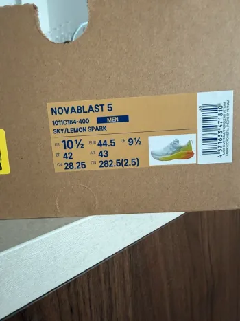 Asics Novablast 5 bike d'occasion — image 2 sur 3