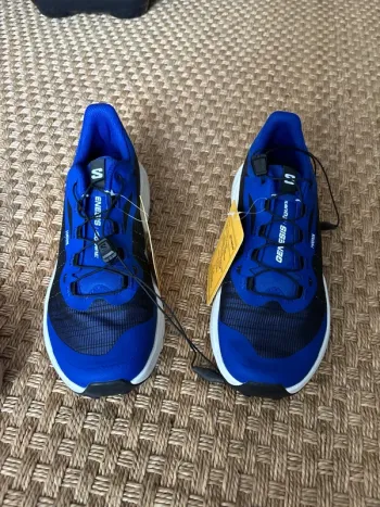 Used Genesis Équipe Running Shoes