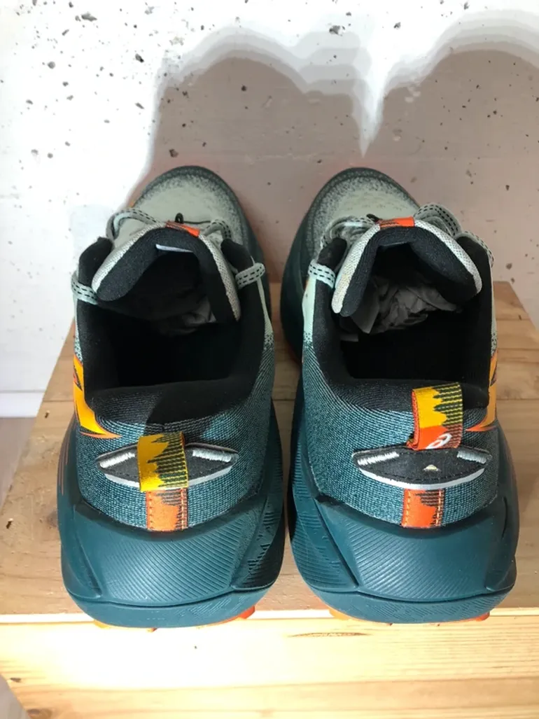 Used Asics fujitrabuco max 4 bike — image 3 of 5