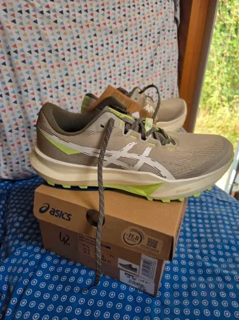 Used Asics Fuji Lite 6 Running Shoes