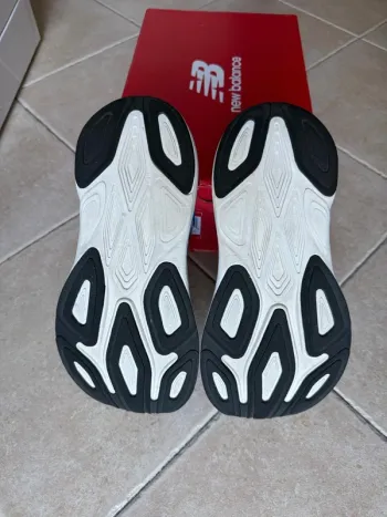 Used New Balance Fresh Foam X More v6 bike — image 2 of 4