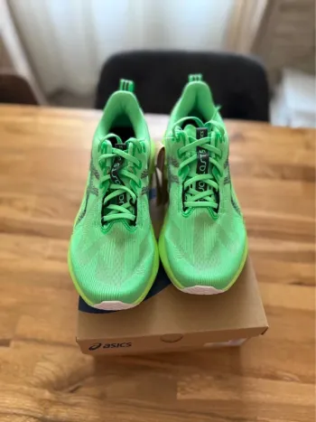 Asics Novablast 5 bike d'occasion — image 4 sur 6