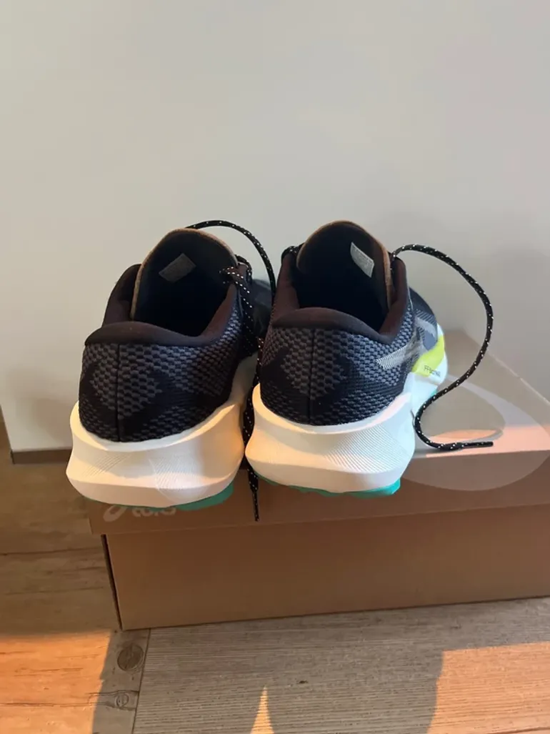 Tweedehands Asics Trabuco 14 bike — afbeelding 4 van 5