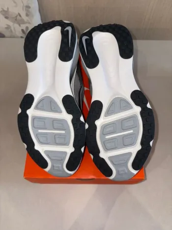 Nike Vomero 18 bike usato — immagine 9 di 14