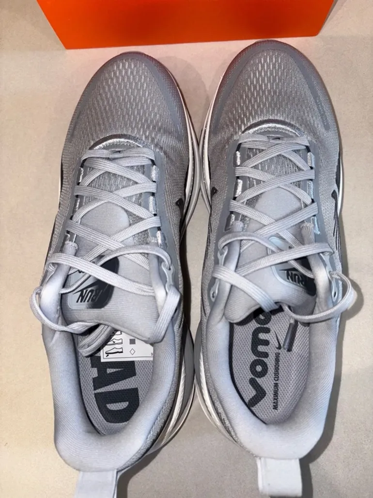 Nike Vomero 18 bike usato — immagine 6 di 14