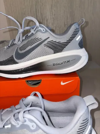 Nike Vomero 18 bike usato — immagine 3 di 14
