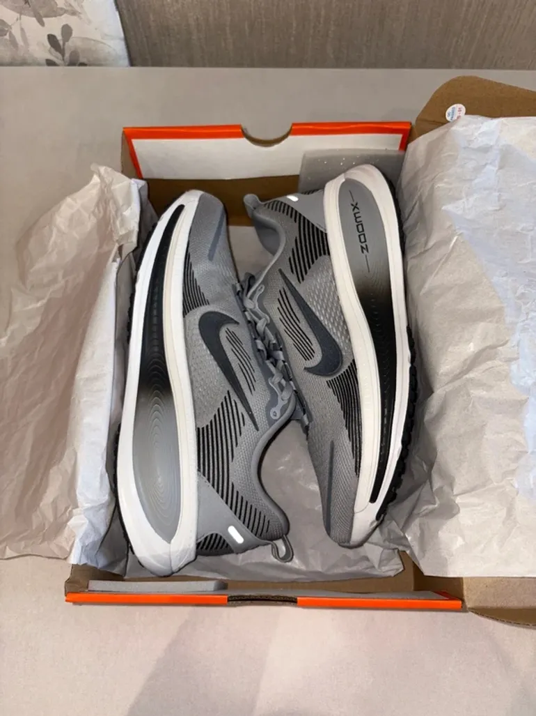 Nike Vomero 18 bike usato — immagine 12 di 14