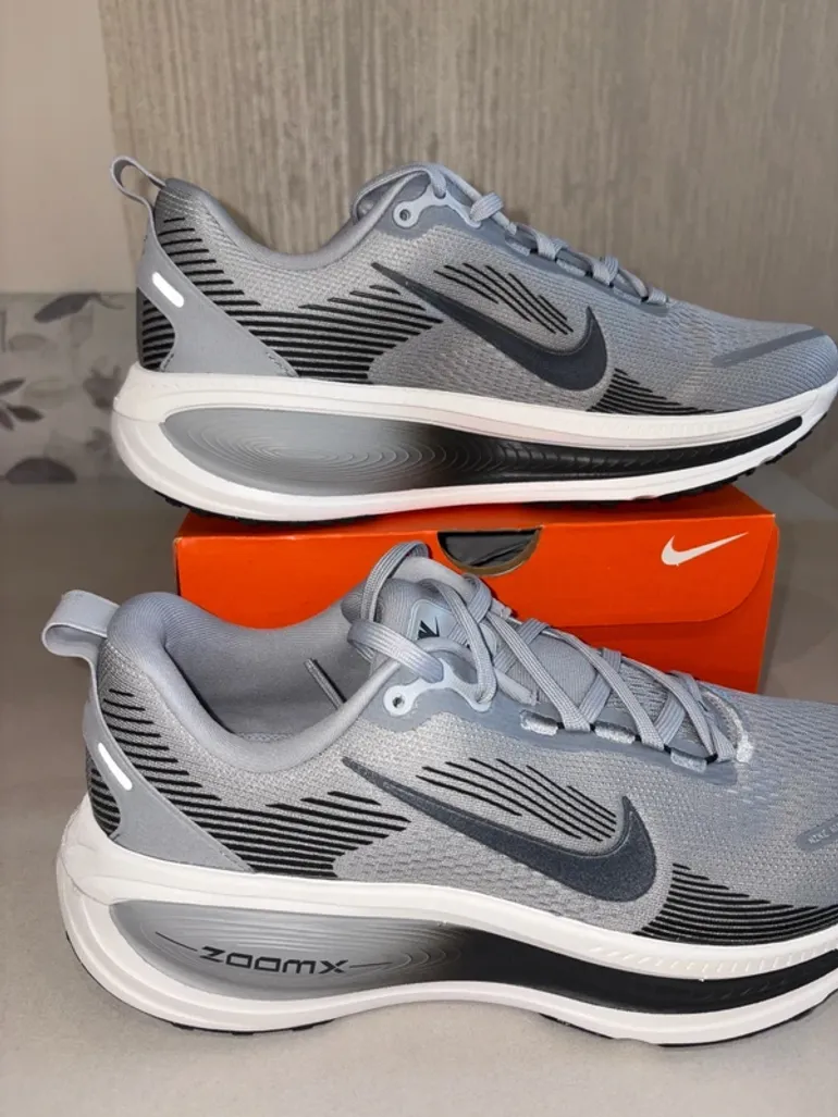 Nike Vomero 18 bike usato — immagine 5 di 14