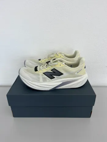 New Balance FuelCell Rebel Running Shoes usato