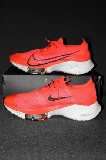 Used Nike Air Zoom Tempo Next% Flyknit bike — image 3 of 6
