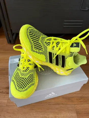 Brugt Adidas Ultraboost Running Shoes