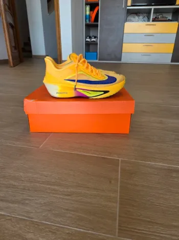 Used Nike Zoom Fly 6 Running Shoes