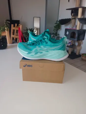 Käytetty Asics Superblast 2 Running Shoes