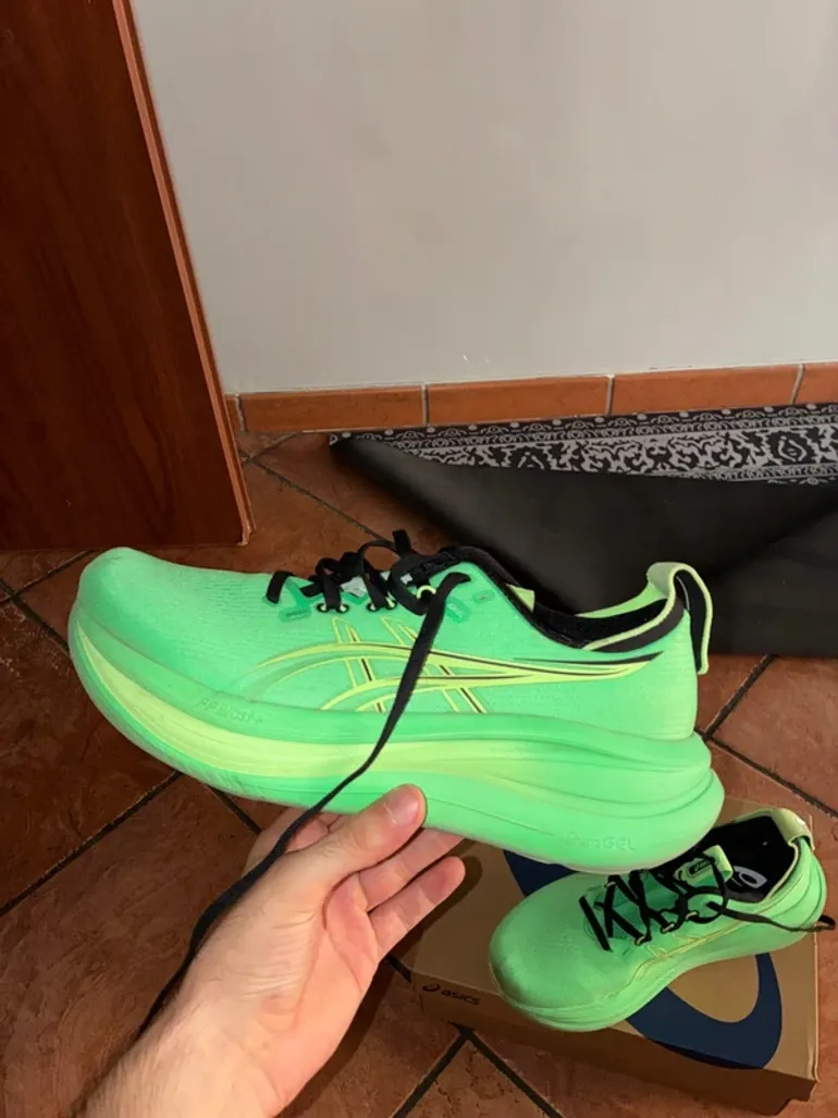 Used Asics Gel Nimbus 28 bike — image 5 of 8